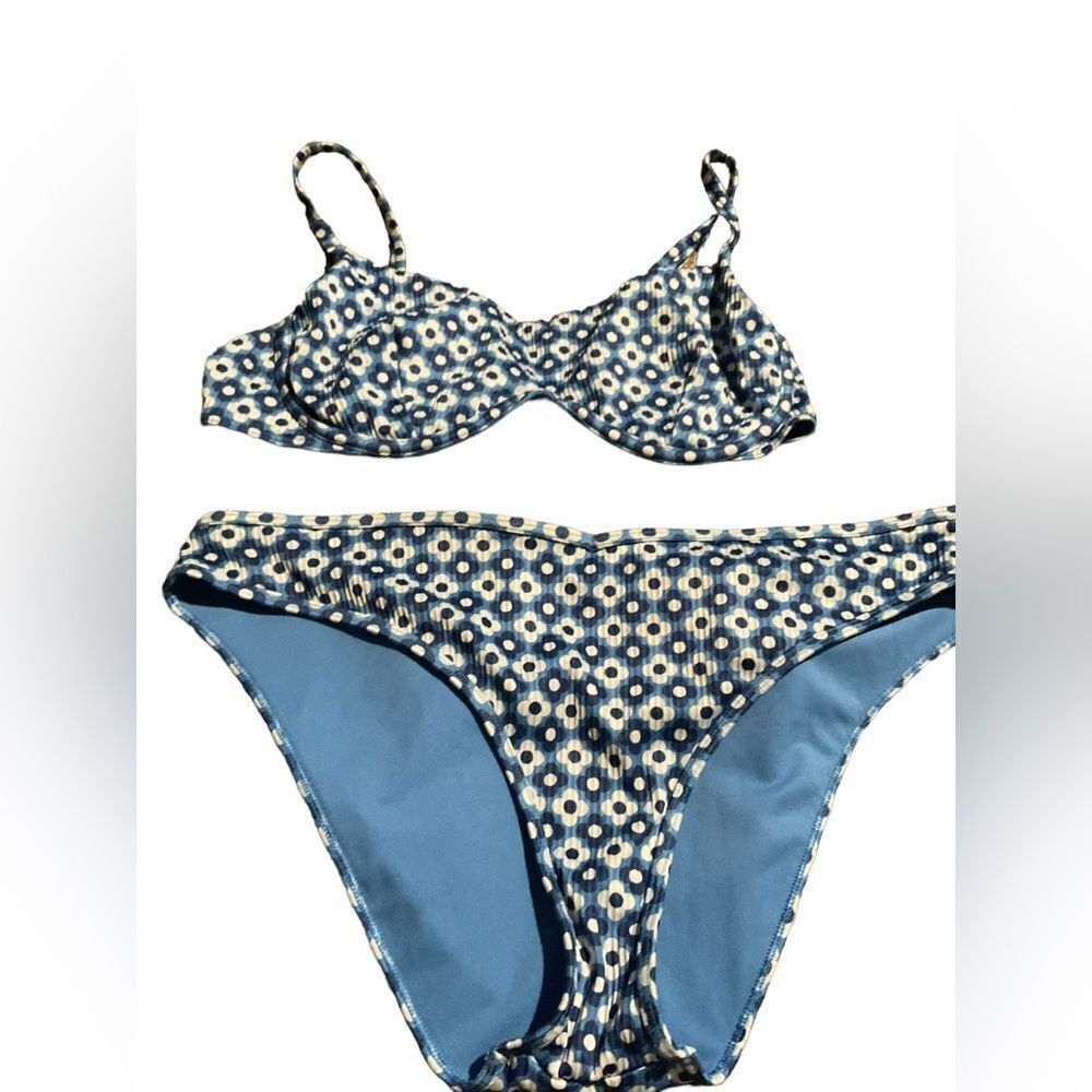 Hollister Swim size large see pics excellent condition underwire